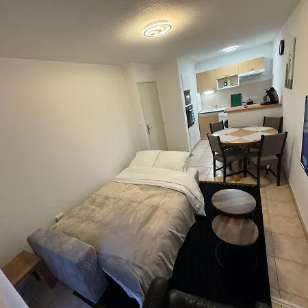 Calme Avec Balcon, A 4km Du Centre, Parking, Wi-fi, Netflix Gratuit アパート *